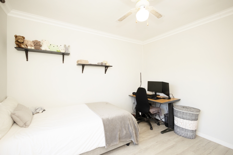 5 Bedroom Property for Sale in Vredekloof Western Cape